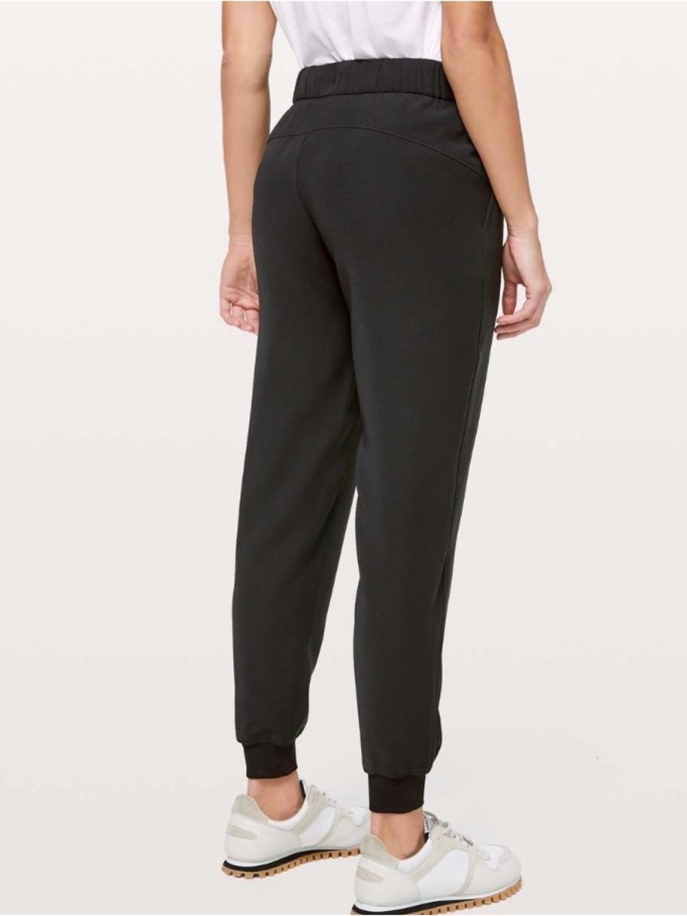 Lululemon On The Fly Jogger (size 6)
